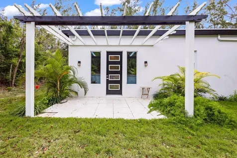 Splendid Isolation Eleuthera BS