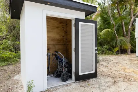 Splendid Isolation Eleuthera BS