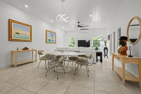 Splendid Isolation Eleuthera BS