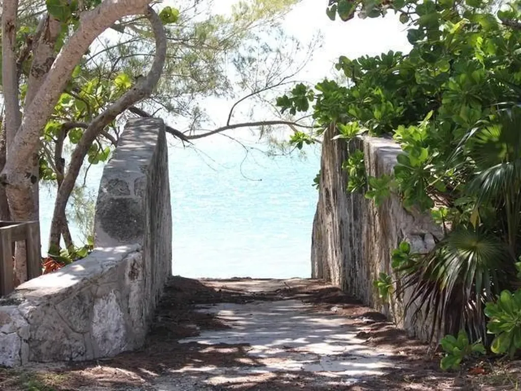 Seagrape Drive 36 Abaco BS