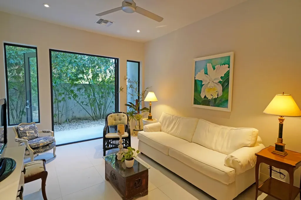 Westend, Love Beach New Providence Paradise Island BS
