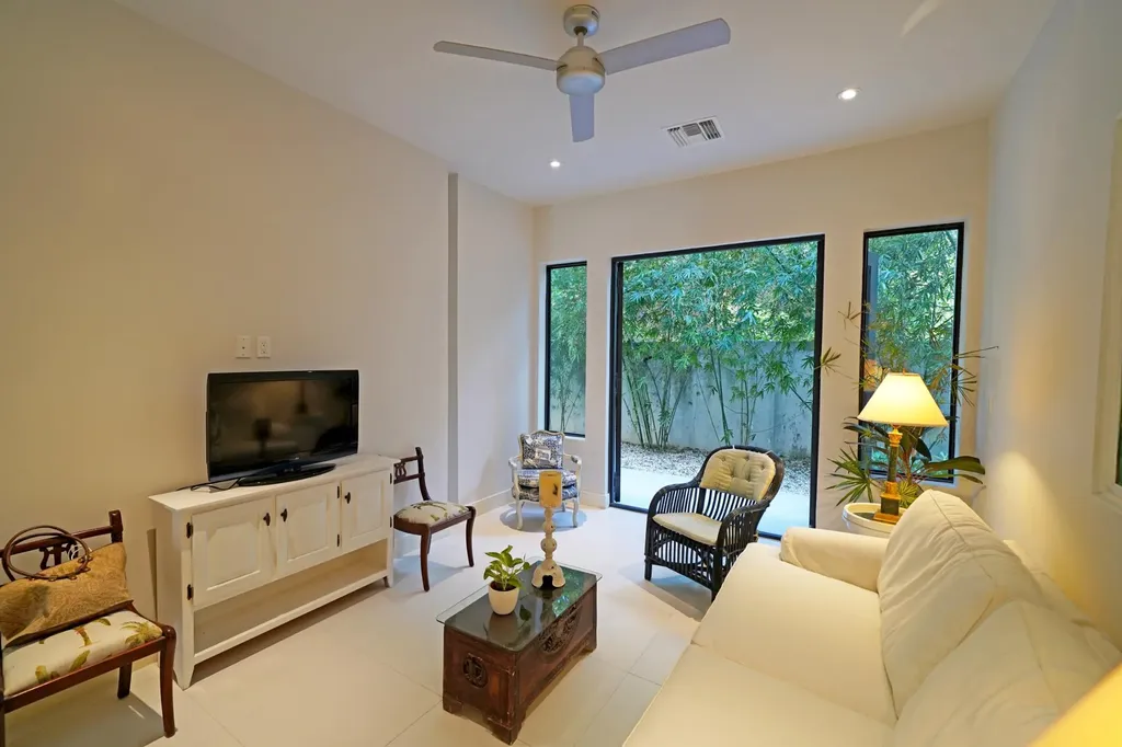 Westend, Love Beach New Providence Paradise Island BS