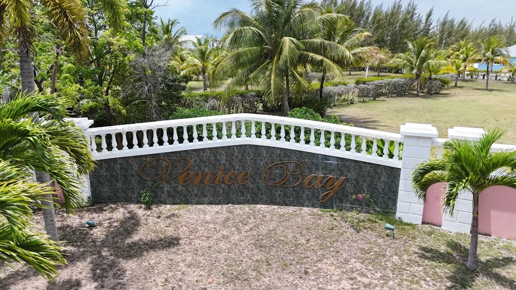 Paul Cay & Ocean Drive New Providence Paradise Island BS