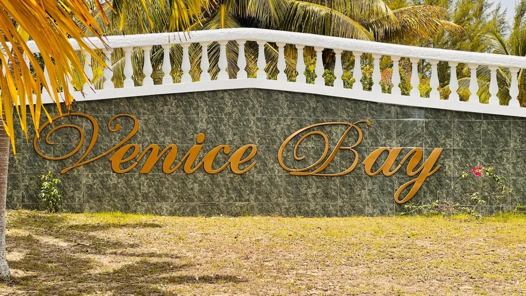 Paul Cay & Ocean Drive New Providence Paradise Island BS