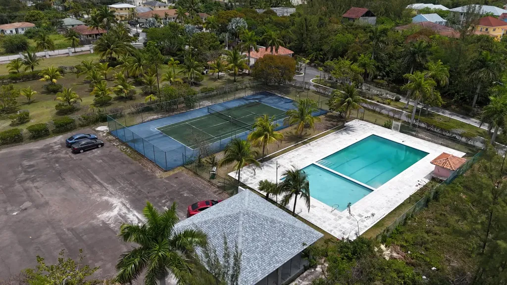 Paul Cay & Ocean Drive New Providence Paradise Island BS