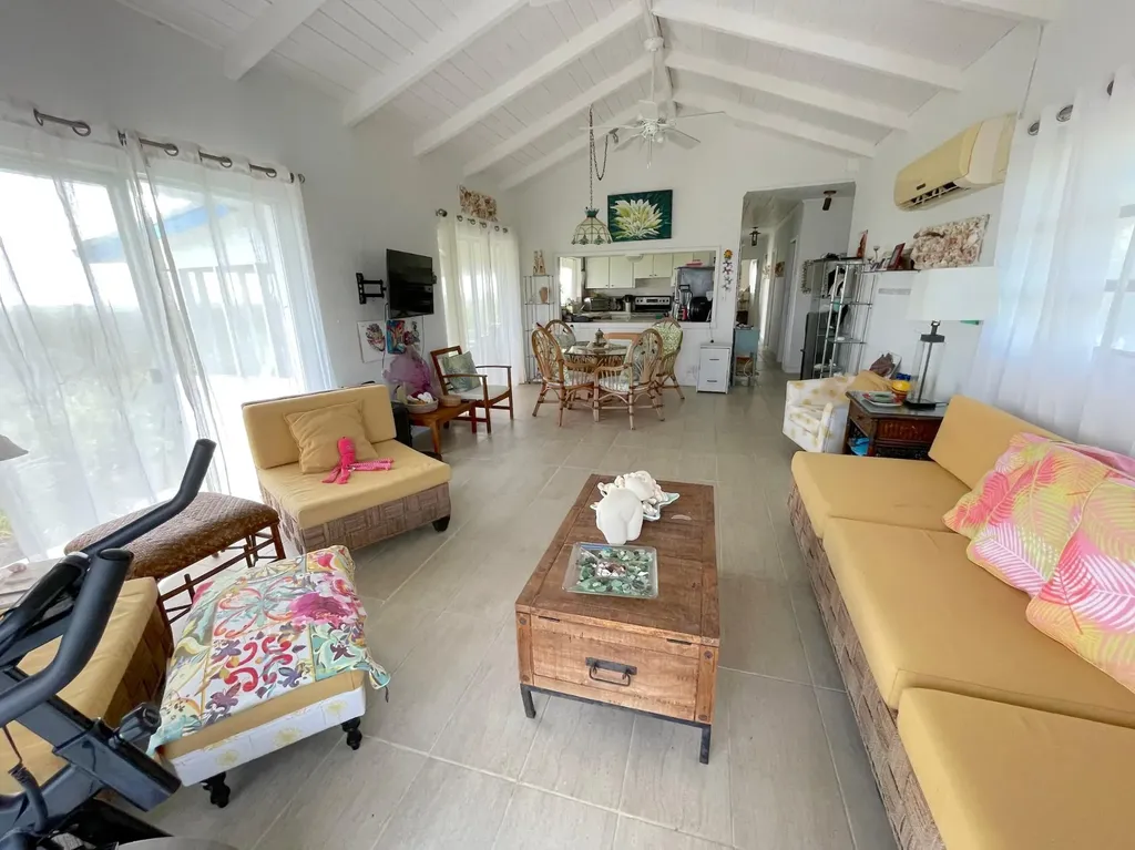 2/1 Home Pool/garage Long Island BS