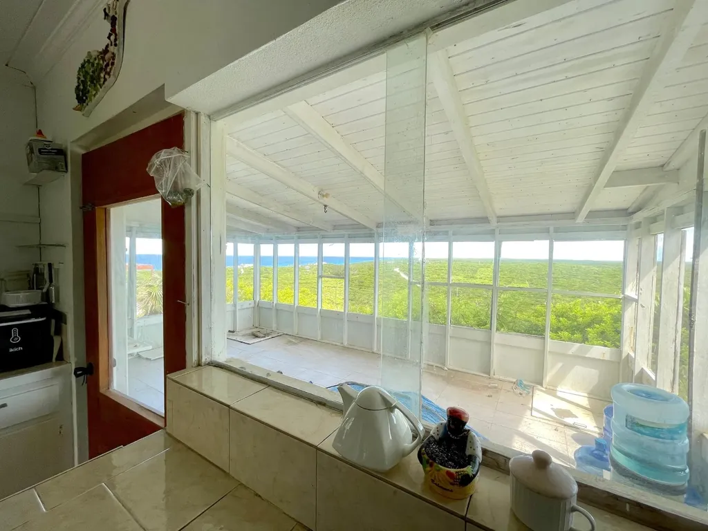 2/1 Home Pool/garage Long Island BS