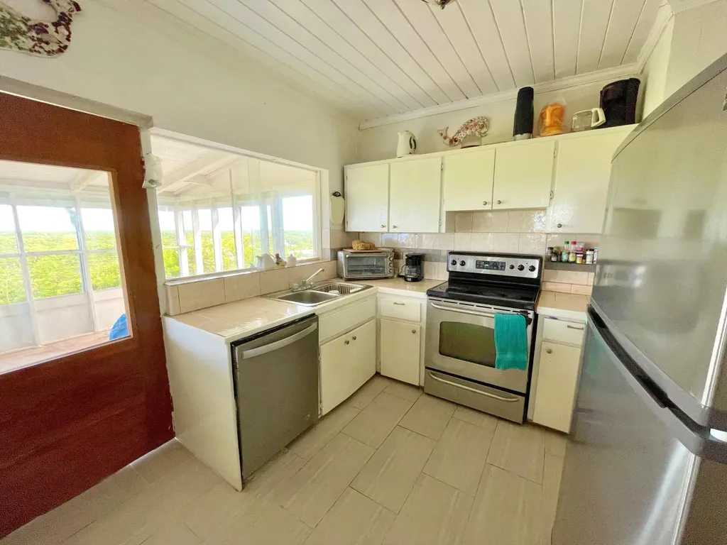 2/1 Home Pool/garage Long Island BS