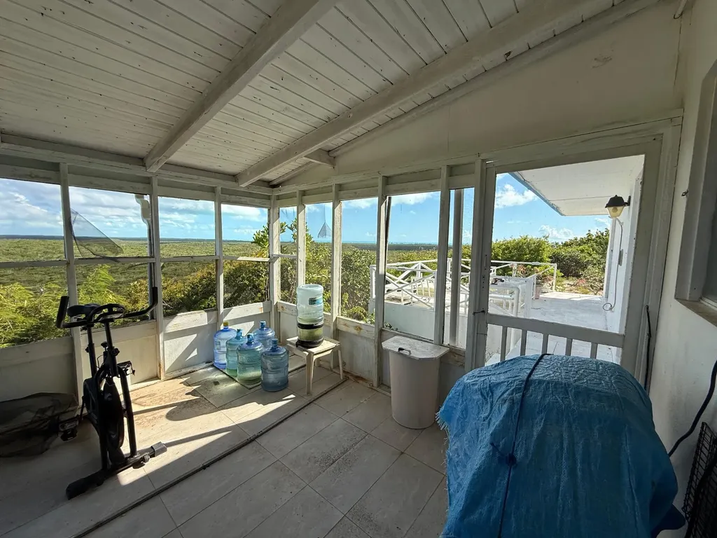 2/1 Home Pool/garage Long Island BS