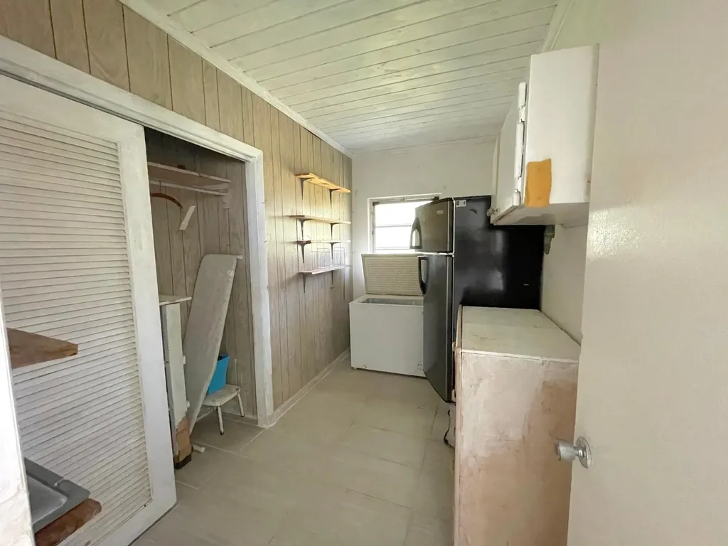 2/1 Home Pool/garage Long Island BS