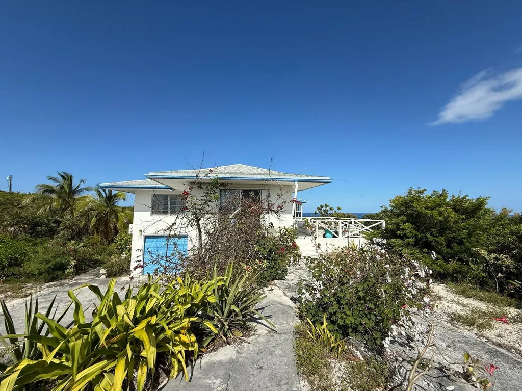 2/1 Home Pool/garage Long Island BS