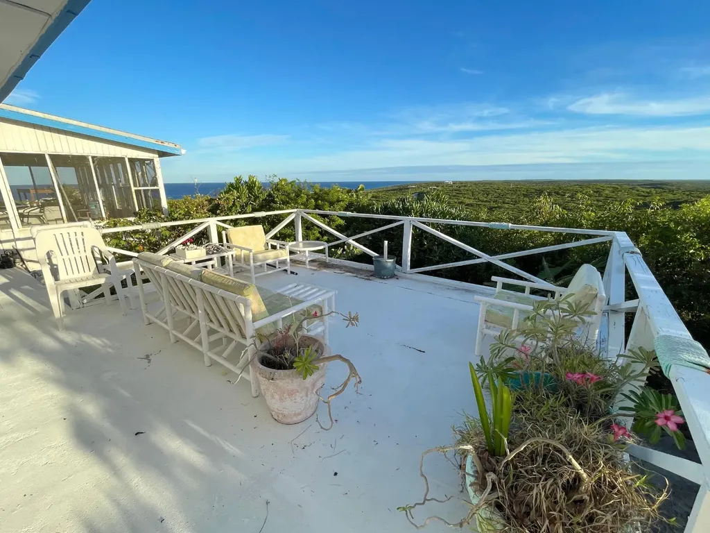 2/1 Home Pool/garage Long Island BS