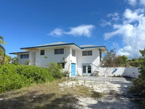 2/1 Home Pool/garage Long Island BS