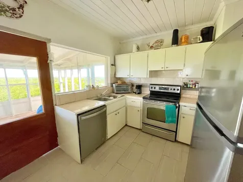 2/1 Home Pool/garage Long Island BS