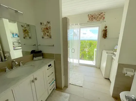 2/1 Home Pool/garage Long Island BS