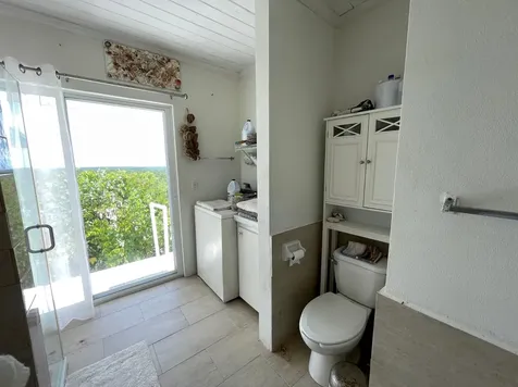 2/1 Home Pool/garage Long Island BS