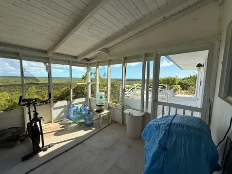 2/1 Home Pool/garage Long Island BS