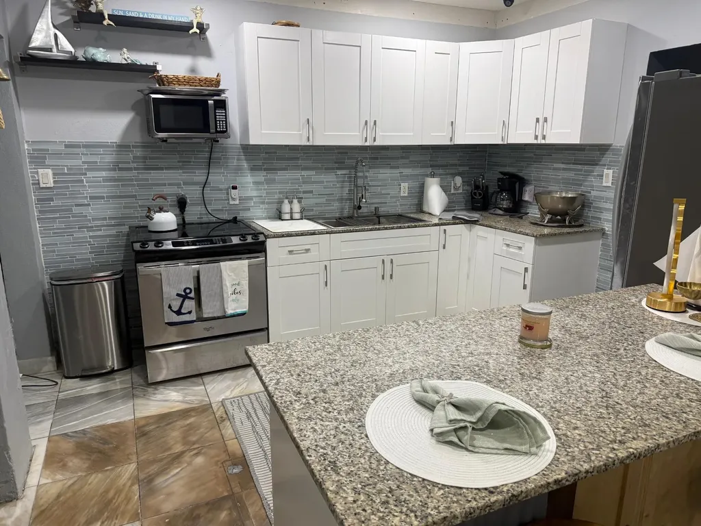 Buccaneer Point Bimini BS