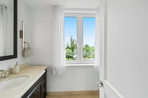 Ocean Club Residences D5.4 New Providence Paradise Island BS