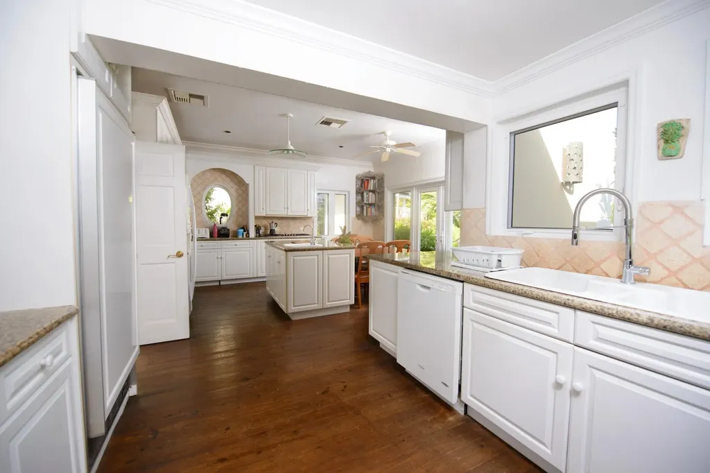 West Bay Street 962 New Providence Paradise Island BS