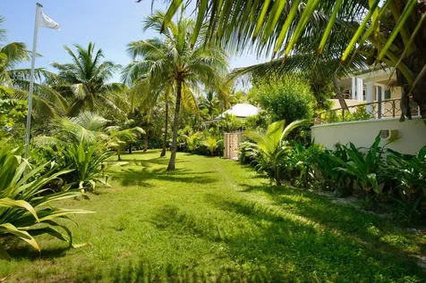 West Bay Street 962 New Providence Paradise Island BS