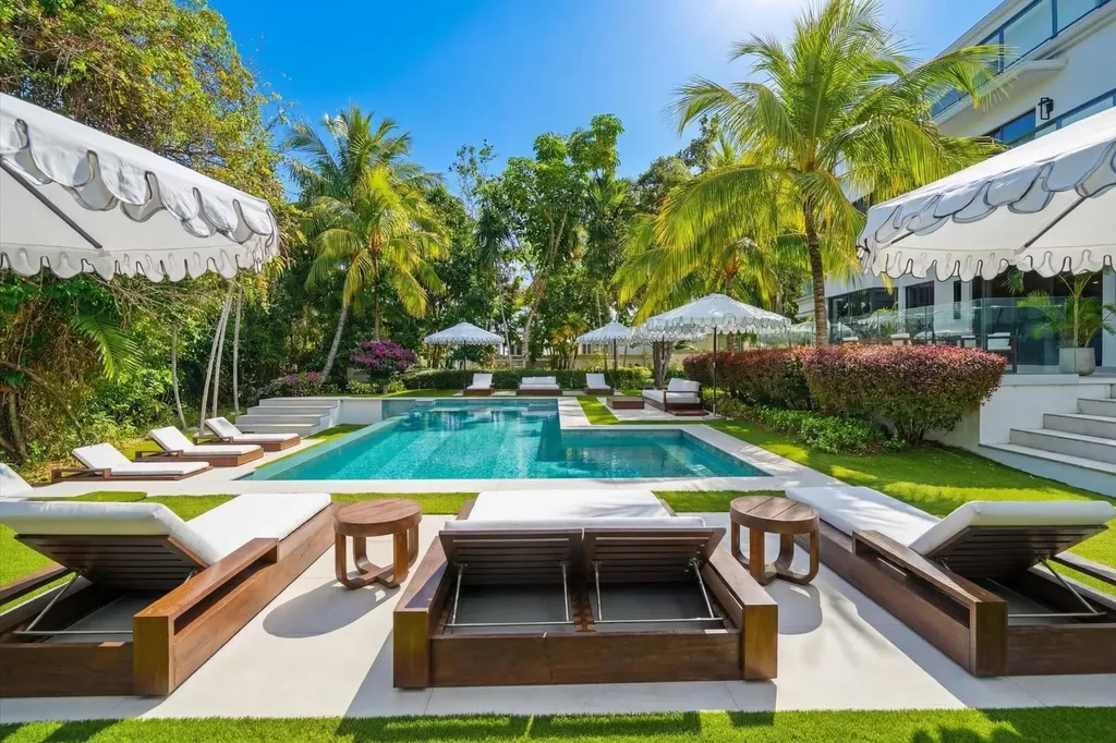 Dilly Dally New Providence Paradise Island BS