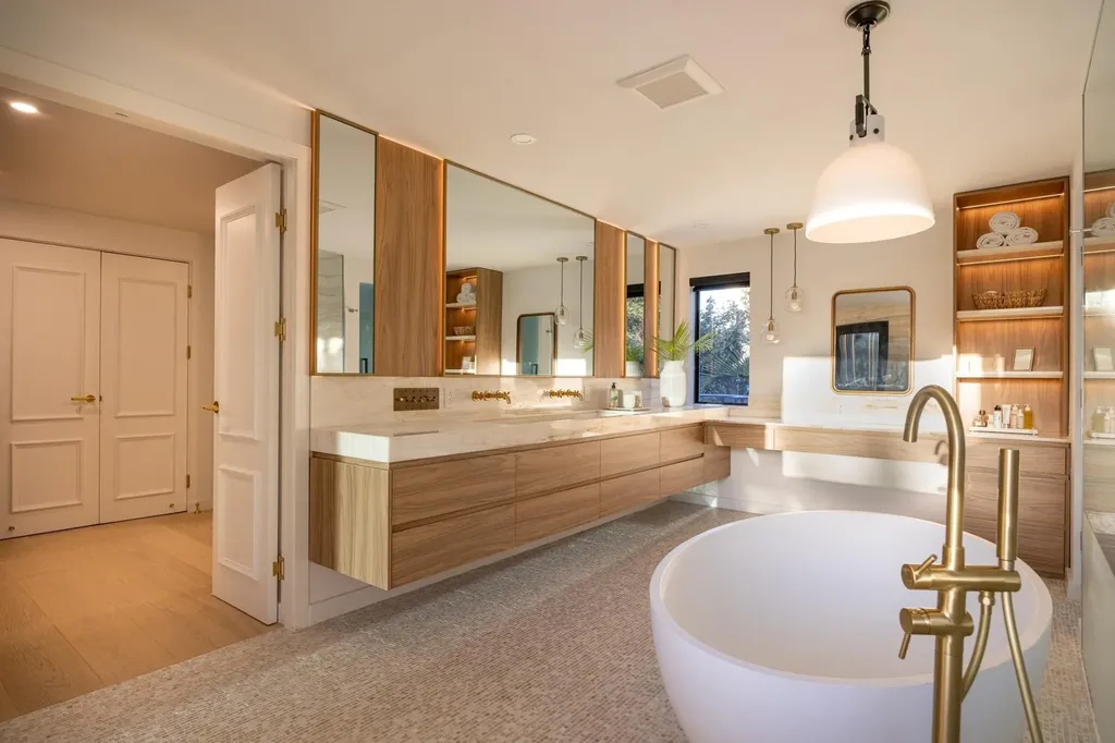 Dilly Dally New Providence Paradise Island BS