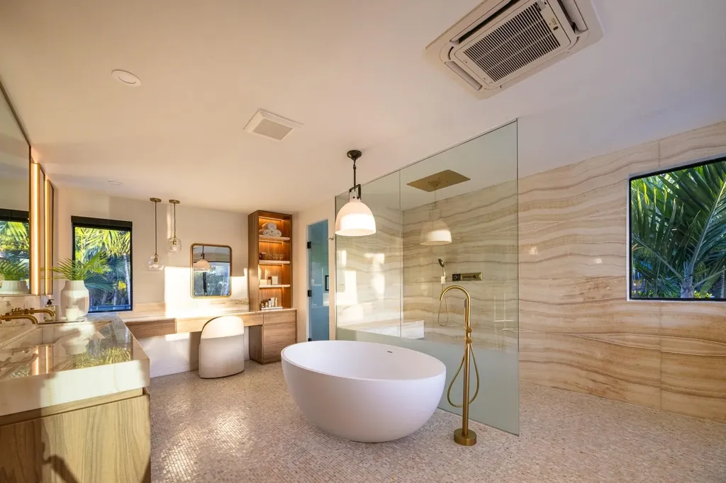 Dilly Dally New Providence Paradise Island BS