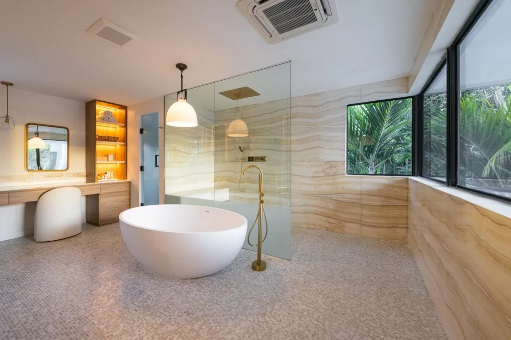 Dilly Dally New Providence Paradise Island BS