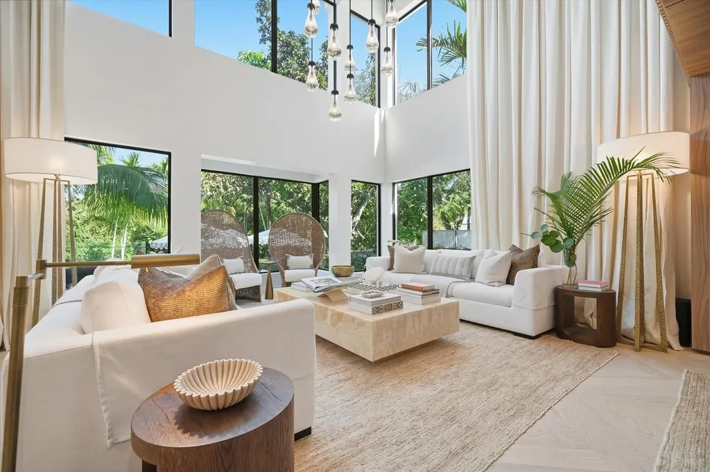 Dilly Dally New Providence Paradise Island BS