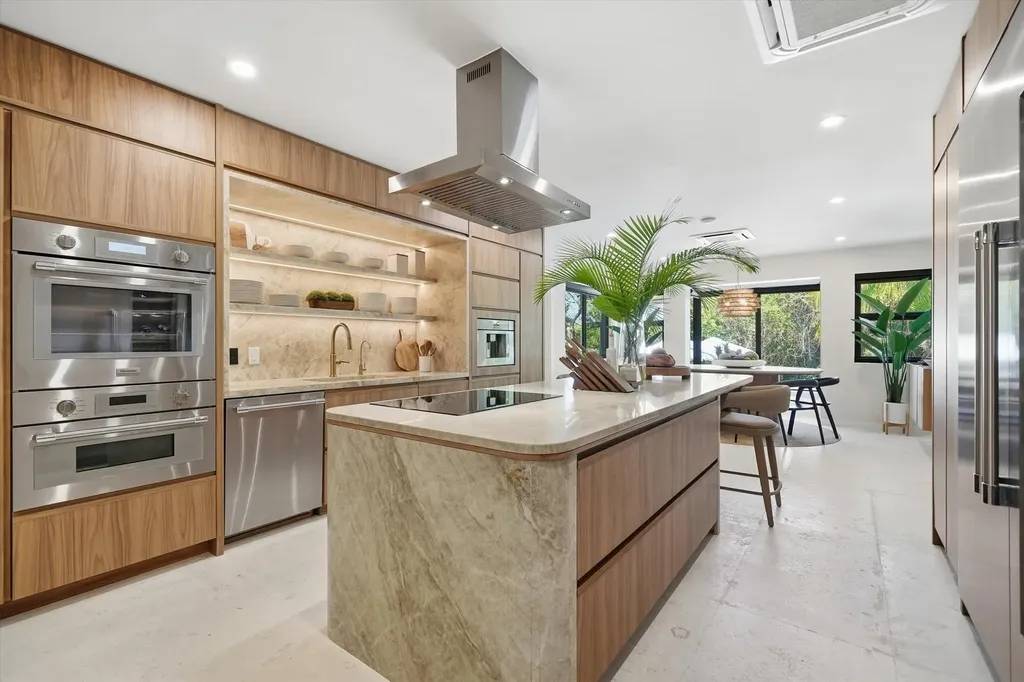 Dilly Dally New Providence Paradise Island BS