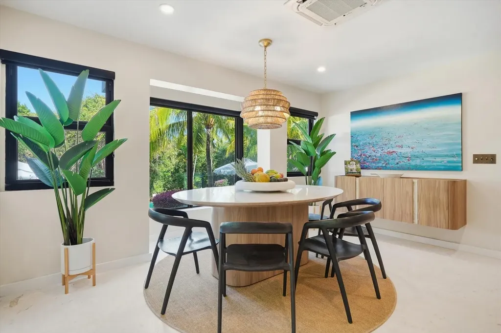 Dilly Dally New Providence Paradise Island BS