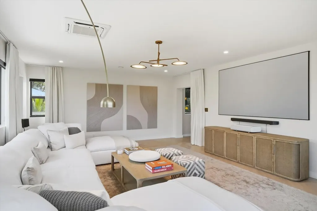 Dilly Dally New Providence Paradise Island BS