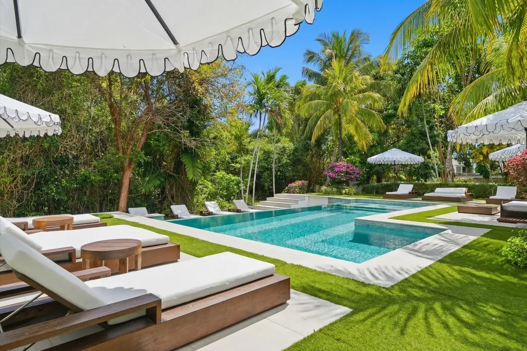 Dilly Dally New Providence Paradise Island BS