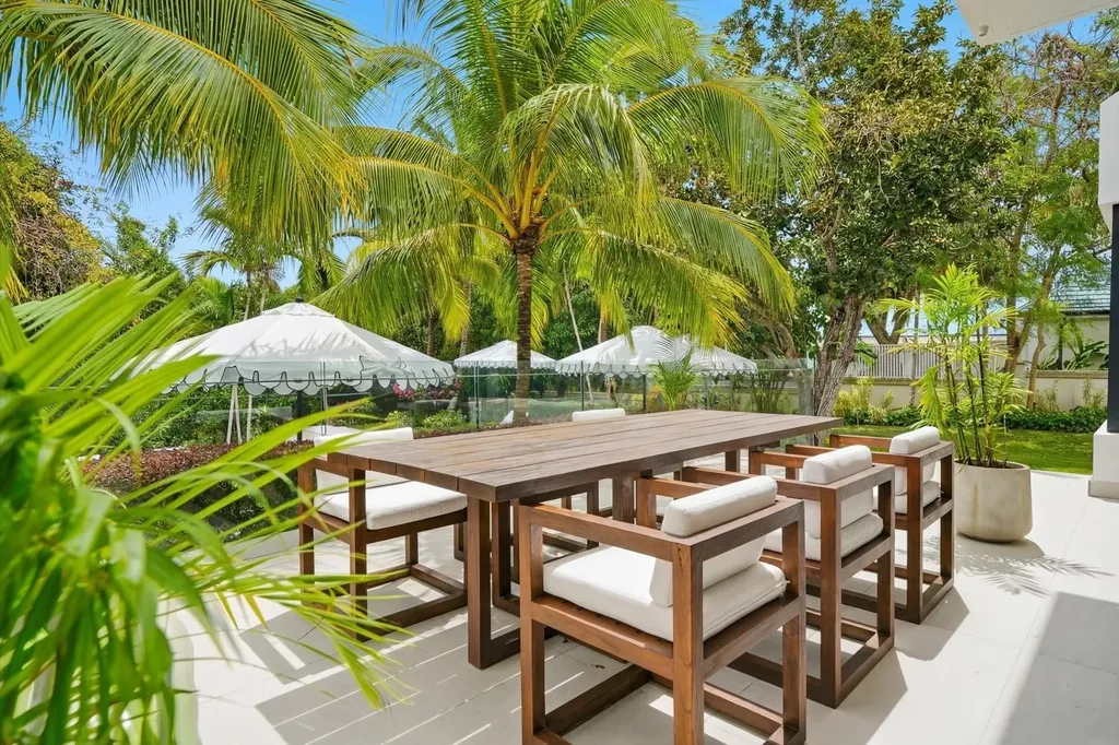 Dilly Dally New Providence Paradise Island BS