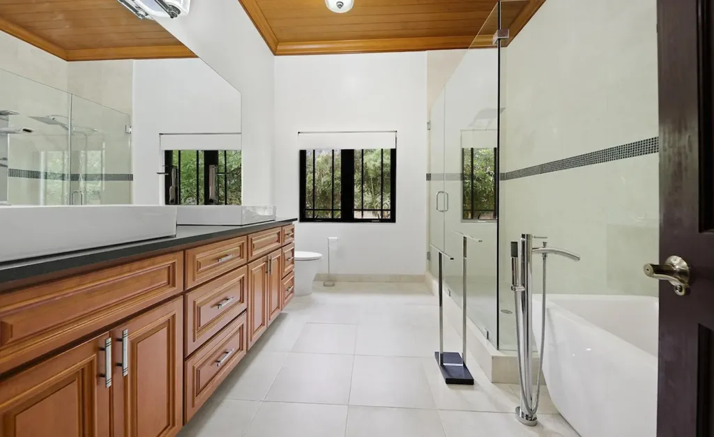 175 Starfish Road New Providence Paradise Island BS