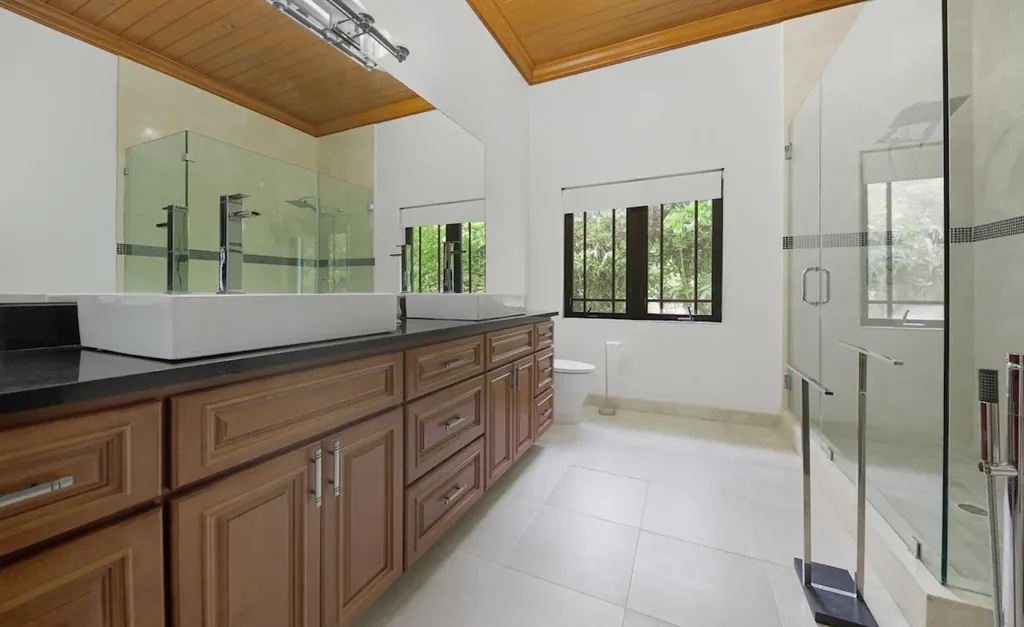 175 Starfish Road New Providence Paradise Island BS