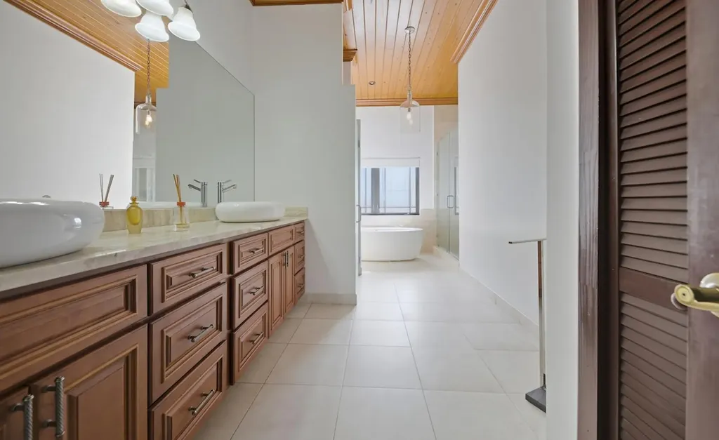 175 Starfish Road New Providence Paradise Island BS