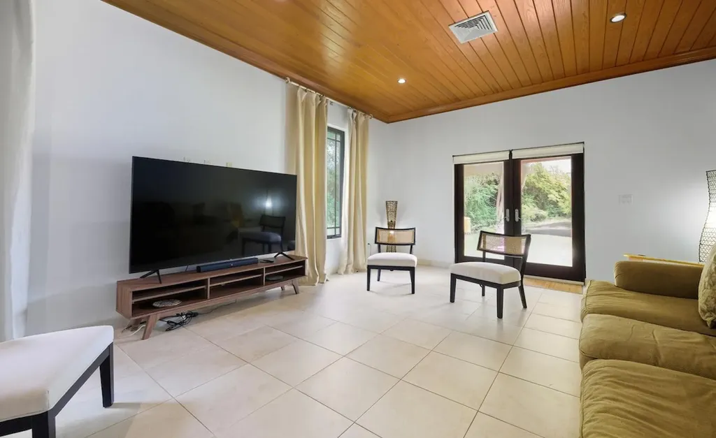 175 Starfish Road New Providence Paradise Island BS