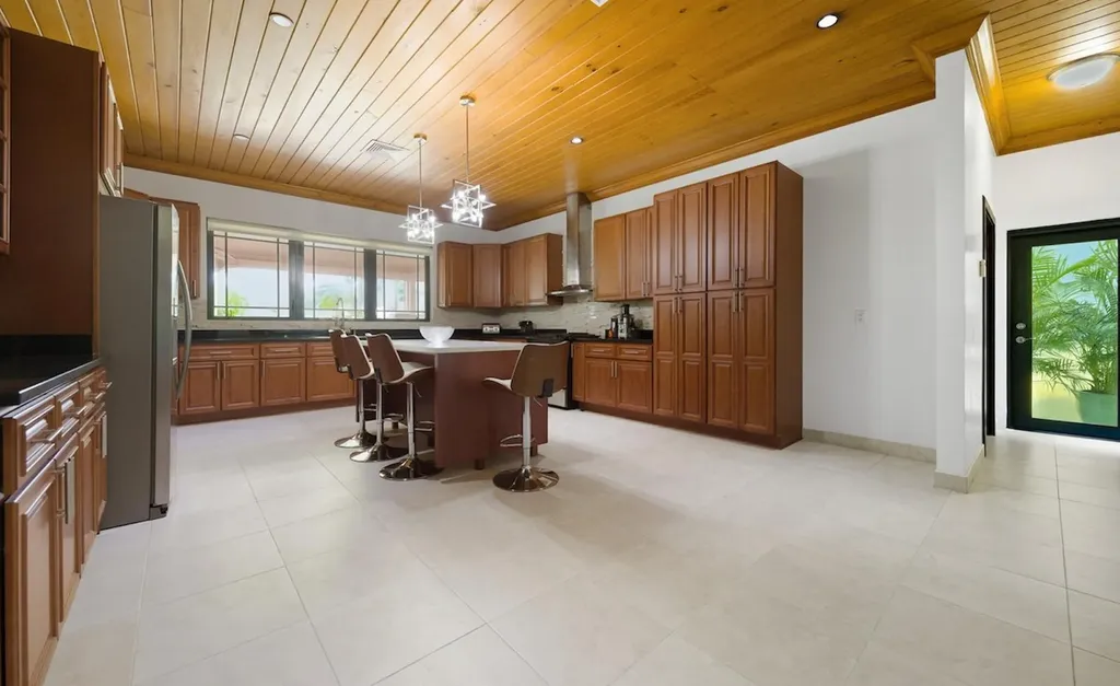 175 Starfish Road New Providence Paradise Island BS