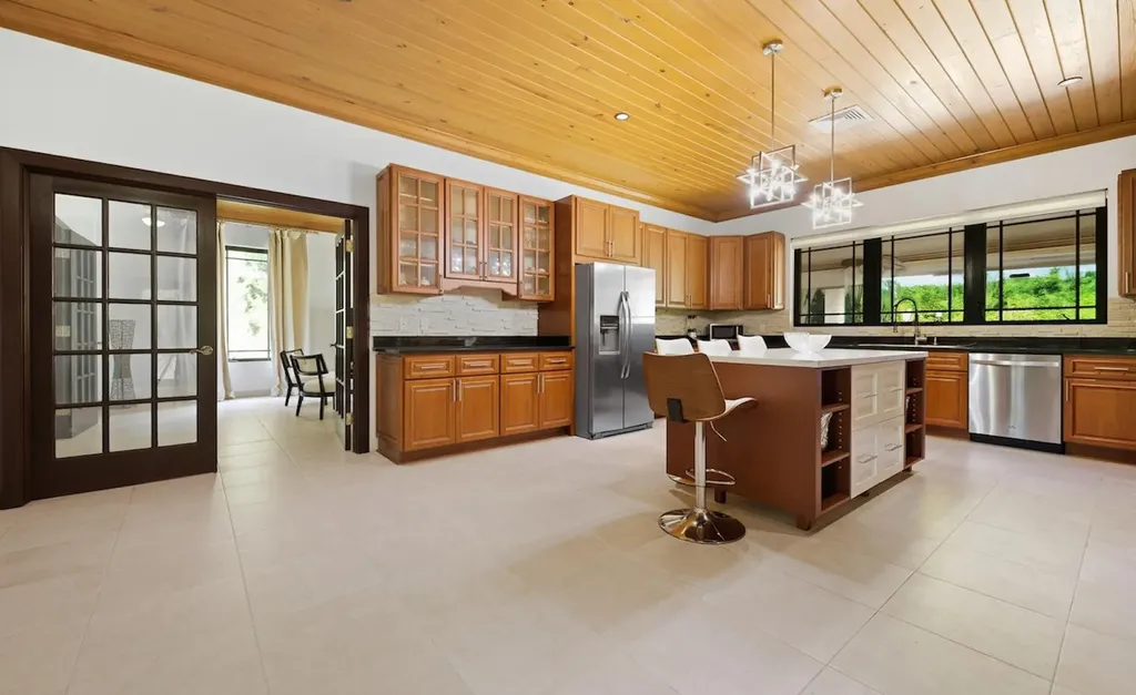 175 Starfish Road New Providence Paradise Island BS