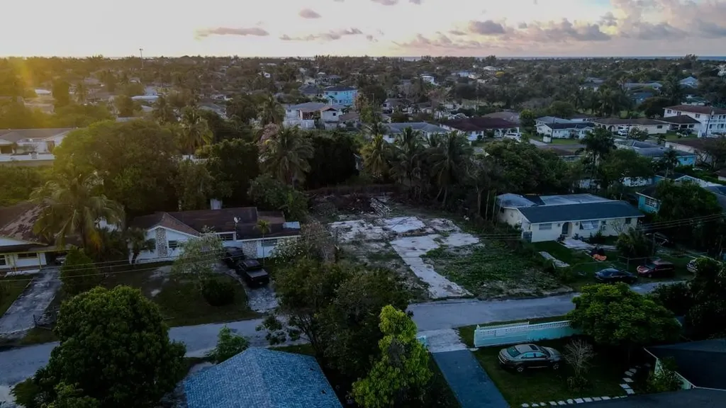 Cambridge Road Nassau East New Providence Paradise Island BS