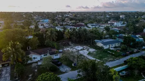 Cambridge Road Nassau East New Providence Paradise Island BS