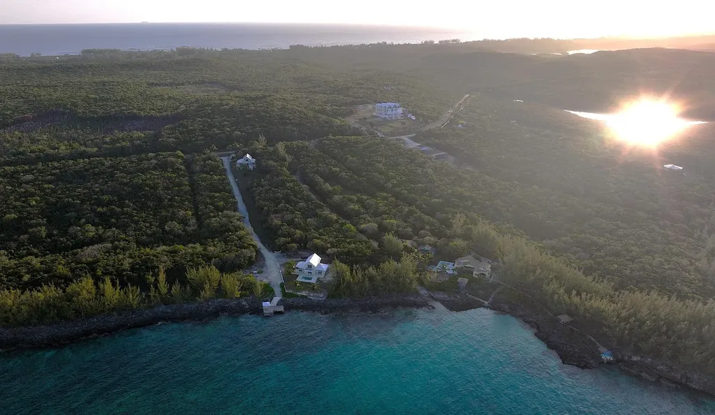 Queen's Highway Eleuthera BS