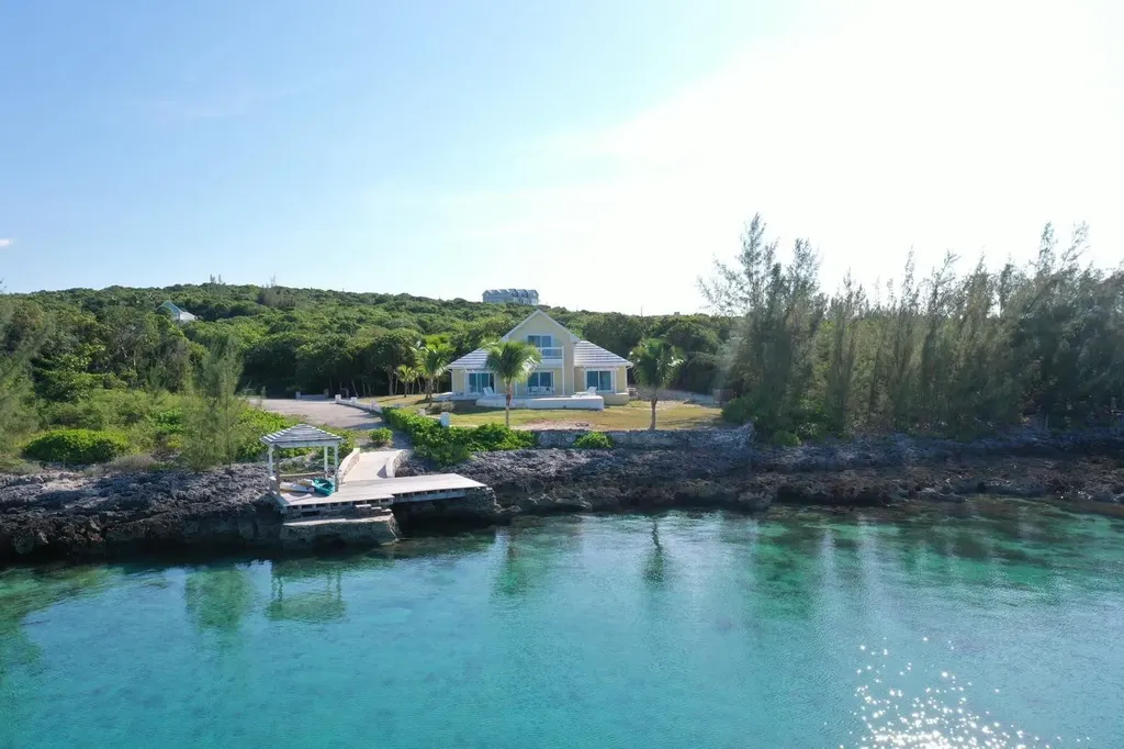 Queen's Highway Eleuthera BS