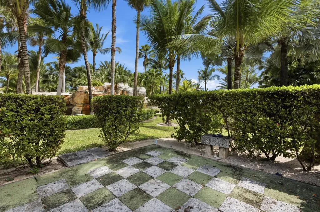 Charlotteville New Providence Paradise Island BS