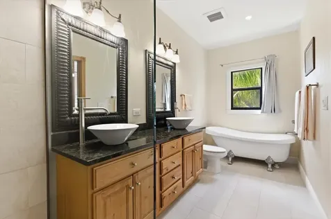 Charlotteville New Providence Paradise Island BS