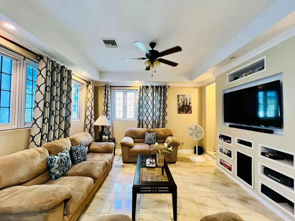 Charlotteville New Providence Paradise Island BS