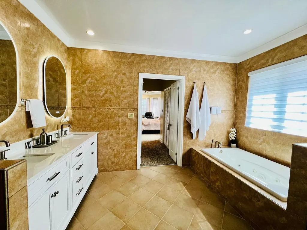 Charlotteville New Providence Paradise Island BS