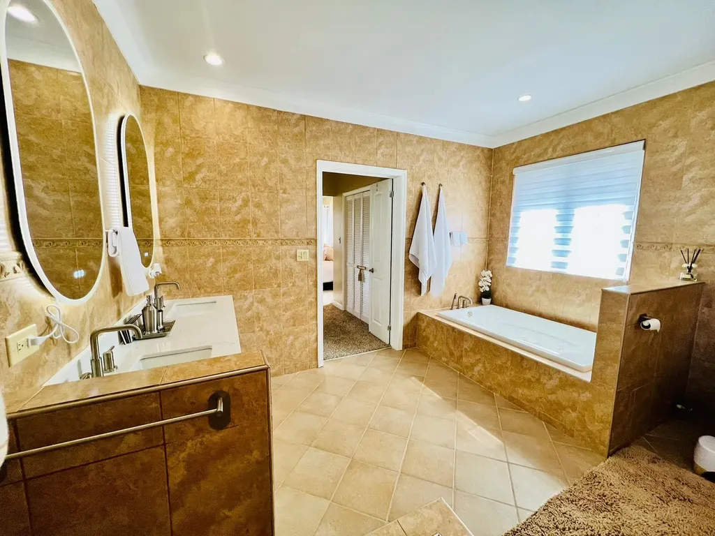 Charlotteville New Providence Paradise Island BS